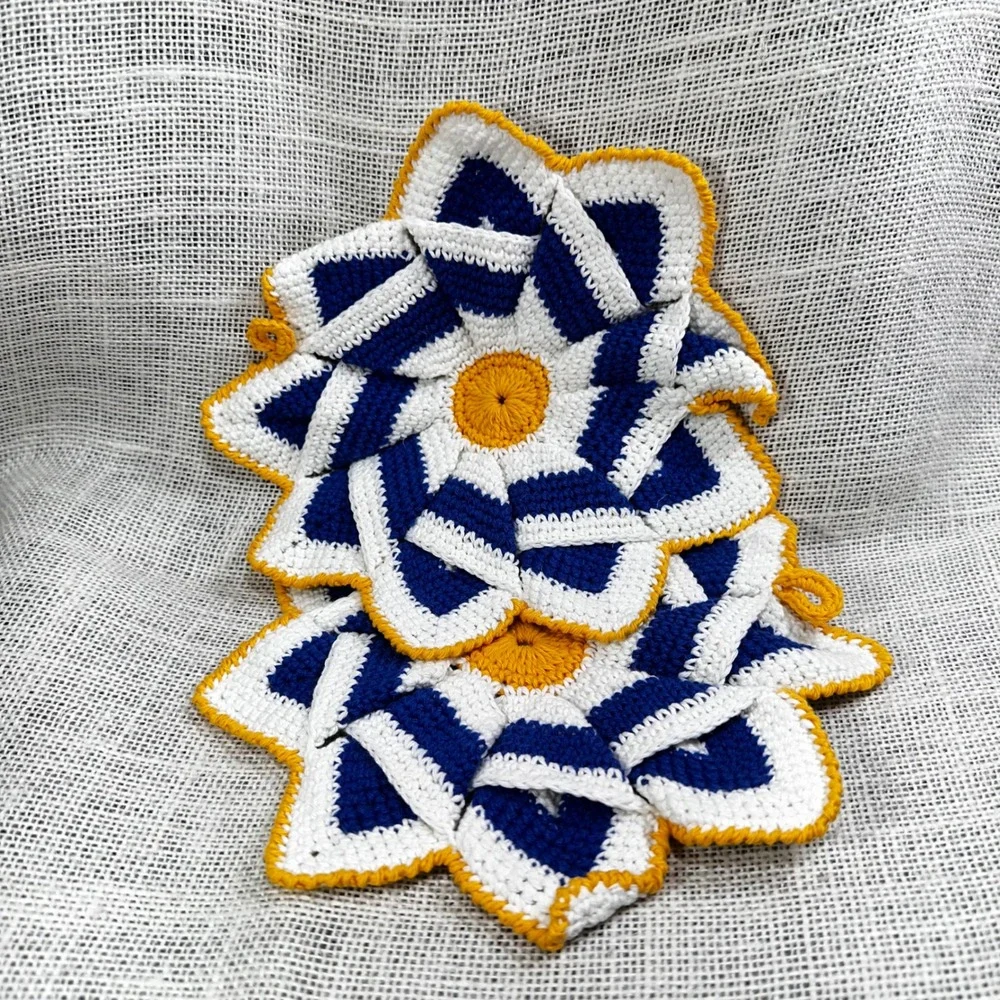 Vintage Handmade Crochet Potholders Set of‎ 2 Blue White Yellow Starburst 8.5